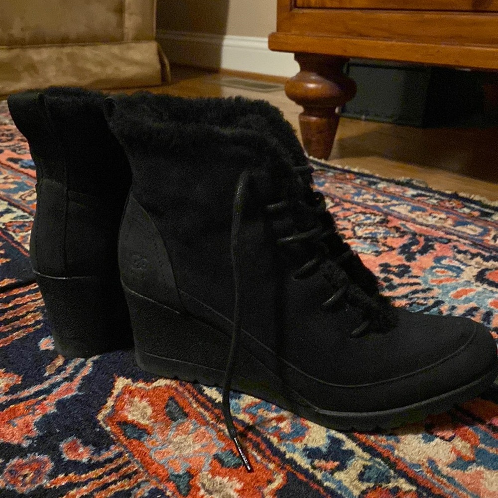 UGG Bridgit Waterproof Boots Size 7.5